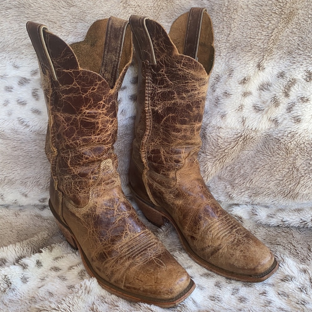 Justin distressed leather boots 7.5